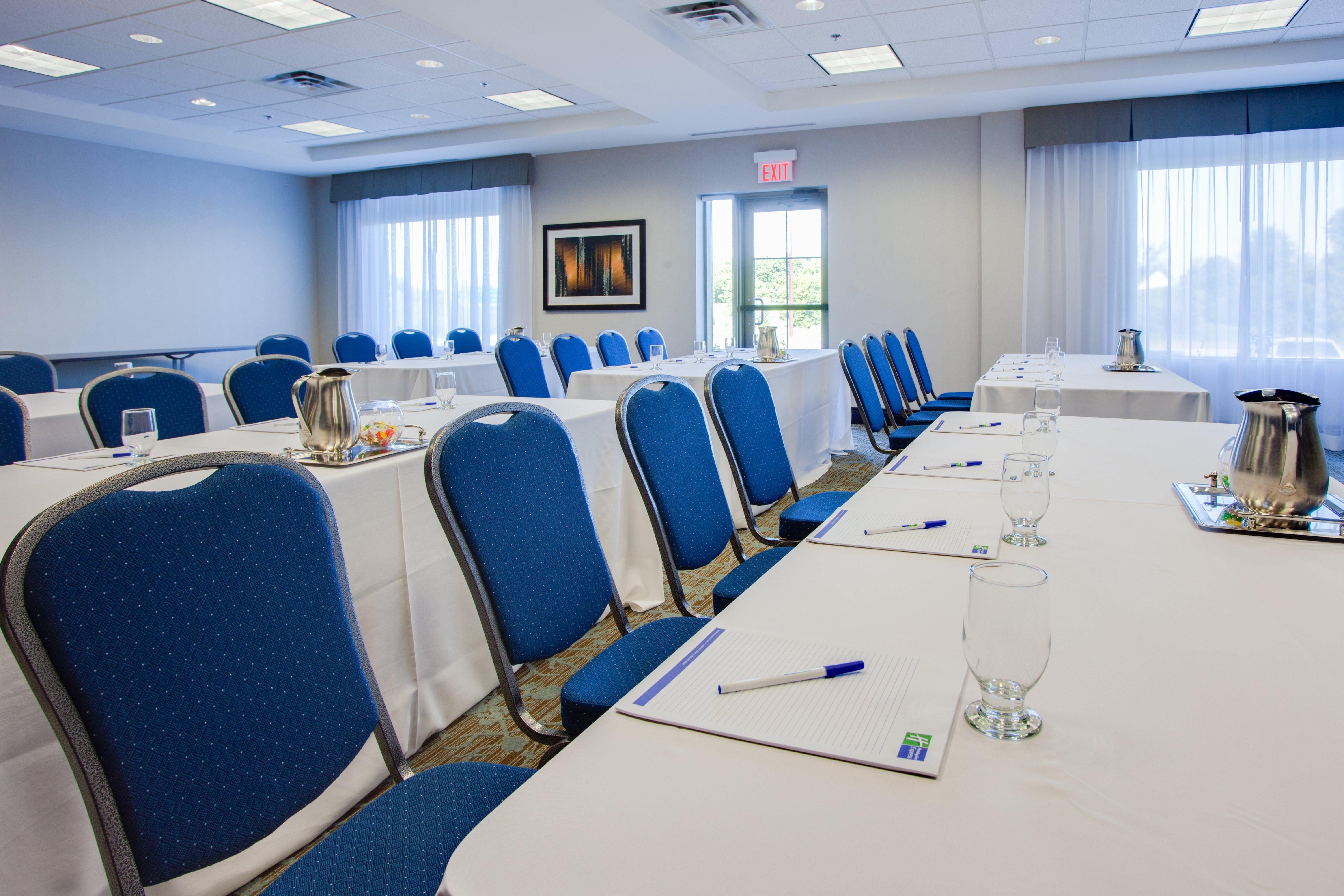 Holiday Inn Express & Suites Ottawa East-Orleans By Ihg Exterior foto